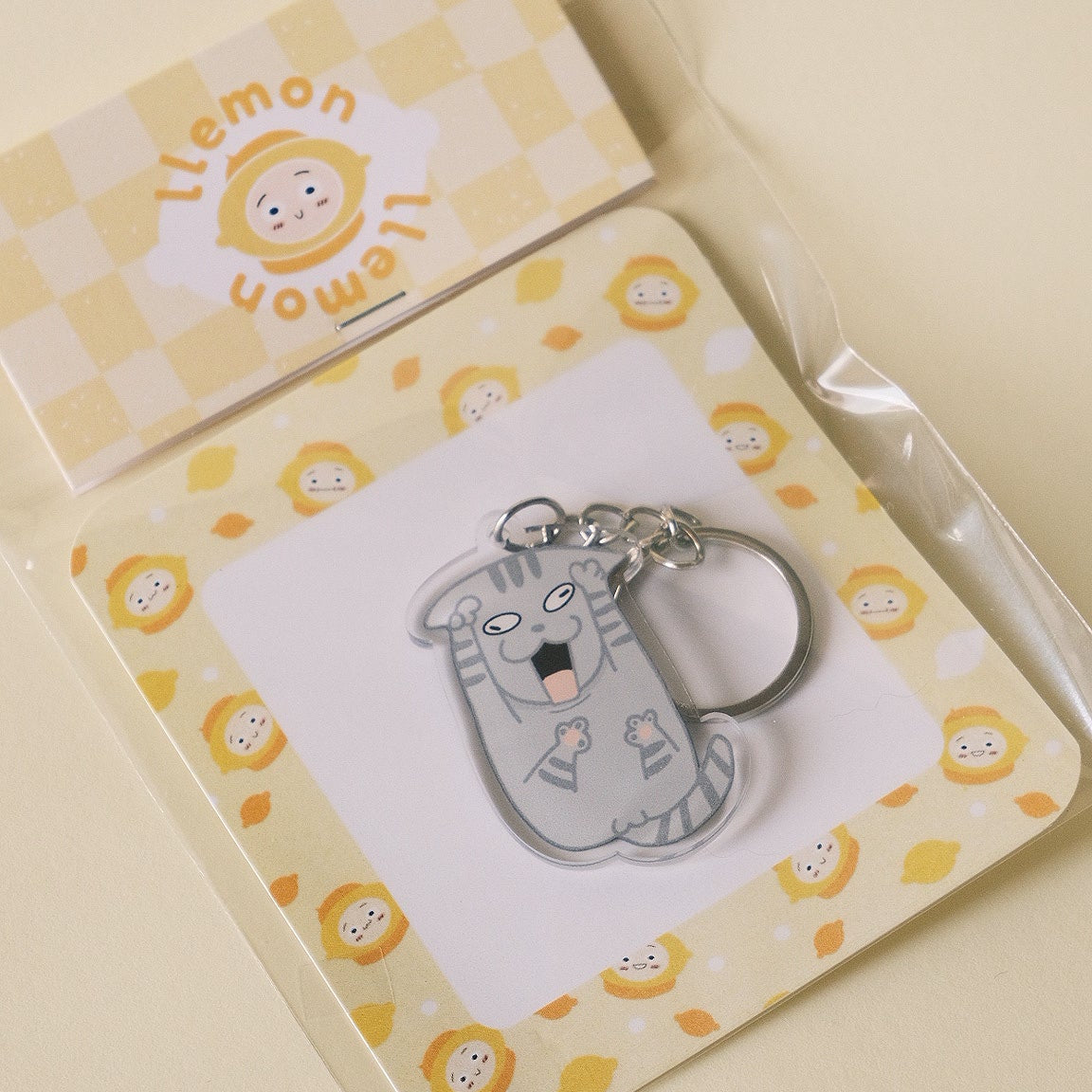 grey cat screaming keychain